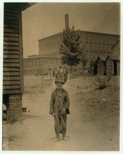 12岁的Eddie Norton，1912年在北卡罗来纳州斯帕坦堡撒克逊磨坊每天约40美分。 作者 刘易斯·威克斯·海恩