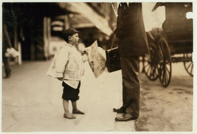 1911年，6岁的报童海曼在马萨诸塞州劳伦斯市下午6点出售报纸 作者 刘易斯·威克斯·海恩