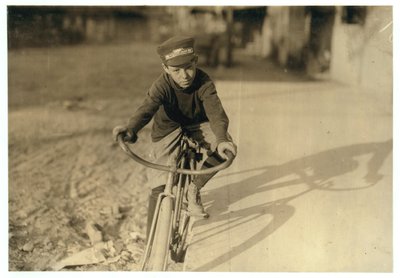 科廷海因斯14岁，西联汇款信使6个月，德克萨斯州休斯顿，1913年 作者 刘易斯·威克斯·海恩