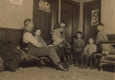 位于马萨诸塞州新贝德福德的Alfred Benoit的家，Bennett Mill的儿童清扫工，11个孩子中的一个，1912年 作者 刘易斯·威克斯·海恩
