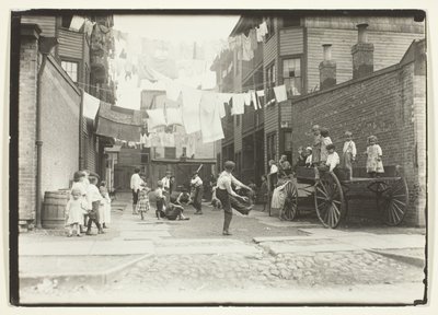 磨坊村的游乐场（唐人街小巷中的游乐场），波士顿 作者 刘易斯·威克斯·海恩
