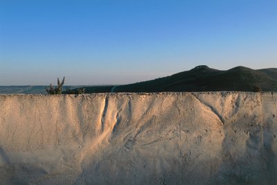 Great Cretto (or Crack of Burri)，Alberto Burri，吉贝利纳西西里岛，意大利（照片） 作者 未知未知