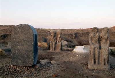描绘两个神的雕像，在布托 (Tell el-Farain)，埃及，埃及文明的考古发掘 作者 未知未知