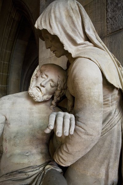 Pieta，细节 作者 里吉尔·里奇尔