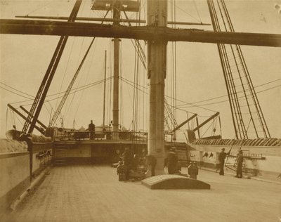 1852-1854 年，英国皇家海军 "坚不可摧 "号战舰的后甲板（照片） 作者 林奈牛肚