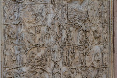耶西树和弥赛亚预言，《创世纪的故事》，洛伦佐-梅塔尼（1275-1330年前）的浮雕，第二根柱子，奥尔维托大教堂的正面，意大利翁布里亚。 作者 洛伦佐·迈塔尼（Lorenzo Maitani）
