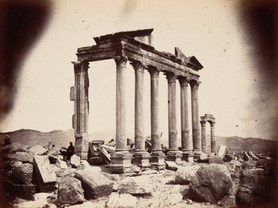 位于柱廊西端的陵墓，帕尔米拉，1864 年（照片） 作者 路易斯·维涅斯