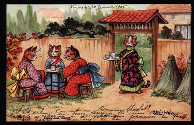 动物在人类的姿势。穿着和服的猫在日本花园里喝茶。明信片。路易斯-韦恩（1860-1939）的彩色石版画，他是一位英国艺术家，以描写大眼睛的猫而闻名。20世纪初。收藏品pr 作者 路易·韦恩