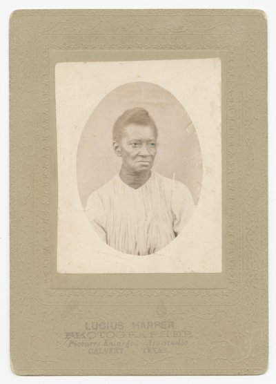 一个女人的照片，约1910年。 作者 卢修斯·哈珀