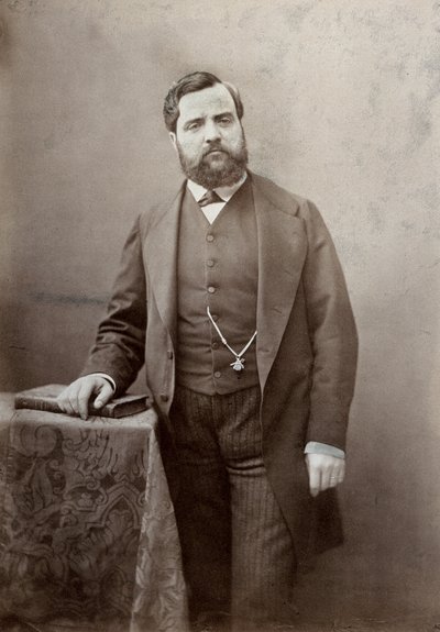 四分之三长的画家 Thomas Couture 肖像，留着小胡子和浓密的胡须（黑白照片） 作者 玛丽·亚历山大·阿洛菲