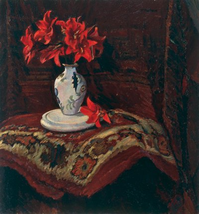 马里奥-普契尼（Mario Puccini，1869-1920 年）创作的红百合地毯和花瓶，布面油画，64x59 厘米。 作者 马里奥·普契尼