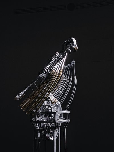 神经架，2019（乙缩醛、丙烯酸、铝、黄铜、电路、油漆、聚氯乙烯、树脂、伺服电机、钢） 作者 马特·科利肖