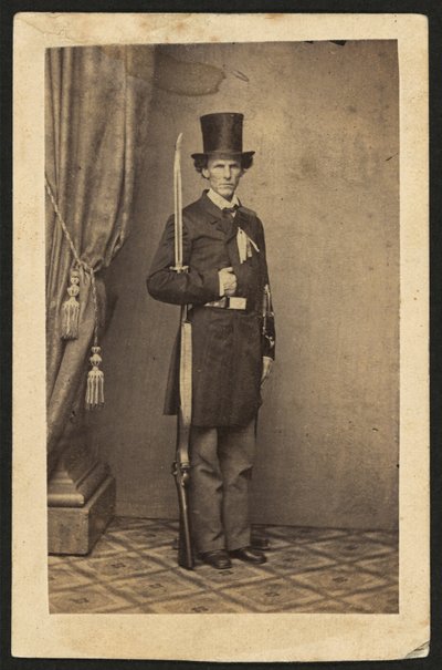 詹姆斯-亨利-莱恩（1814-1866），政治家和堪萨斯州自由州党领导人，带枪的全身像（棕褐色照片）。 作者 马修·布雷迪