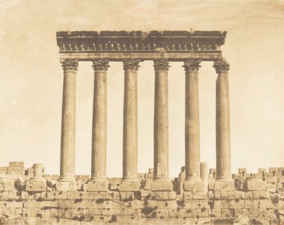 太阳神庙的柱廊，Baâlbek Heliopolis，1850年9月15日。 作者 马克西姆·杜营