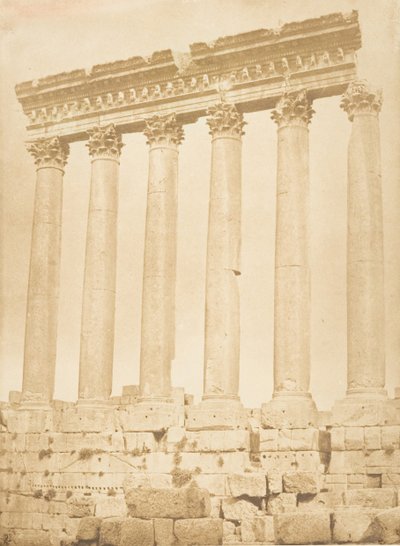 太阳神庙的柱廊，Baâlbek Heliopolis，1850年9月。 作者 马克西姆·杜营