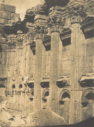 朱庇特神庙的内柱廊，Baâlbek Heliopolis，1850年9月15日。 作者 马克西姆·杜营