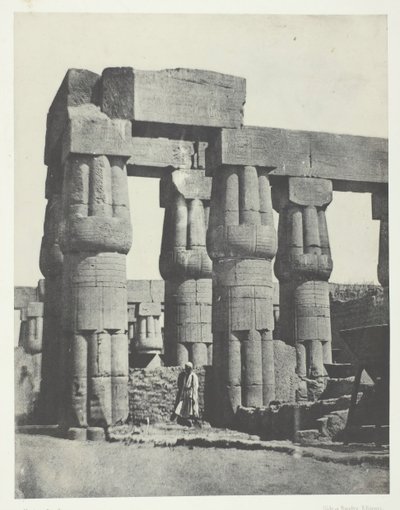 卢克索，宫殿里的柱子群，底比斯，184951，1852年印刷。 作者 马克西姆·杜营