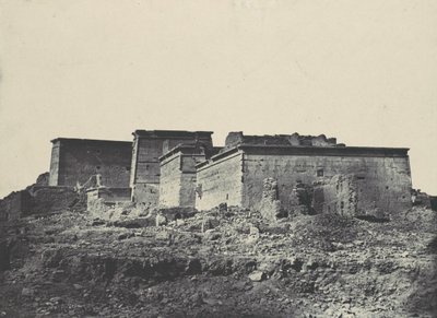 努比亚。伊希斯大庙，A Philoe。从北面拍摄的总视图，1850年。 作者 马克西姆·杜营