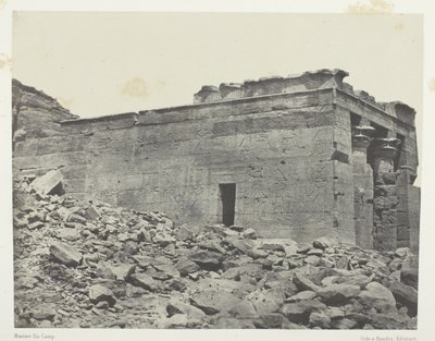 丹杜尔神庙（古坦杜尔），奥西里斯-伊希斯-胡鲁斯三女神像；努比，《埃及、努比、巴勒斯坦和叙利亚》画册（1852 年）第 93 版 作者 马克西姆·杜营