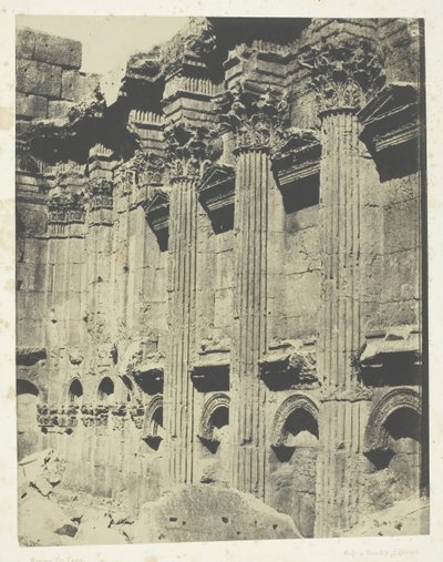 在Baalbeck Heliopolis的朱庇特庙，叙利亚Naos的内部，184951年，1852年印刷。 作者 马克西姆·杜营