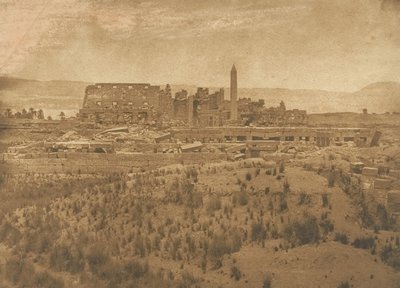 从东边看卡尔纳克宫遗址的全景 - 底比斯，1849-50。 作者 马克西姆·杜营