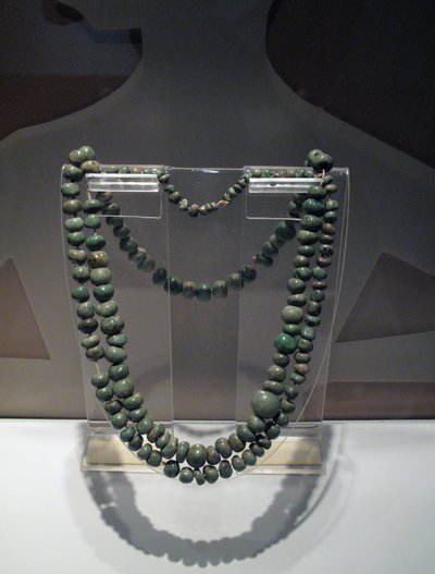 Jade collar, Late Classic period, 600-900 AD (jade) 作者 Mayan