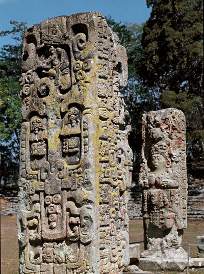 星 A 和 C，仪式广场，公元 731 年 作者 玛雅人