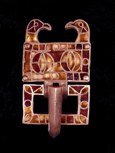 Jewel decorated with bird heads (France) from the 6th century.Musée de Saint-Germain en Laye 作者 Merovingian Merovingian