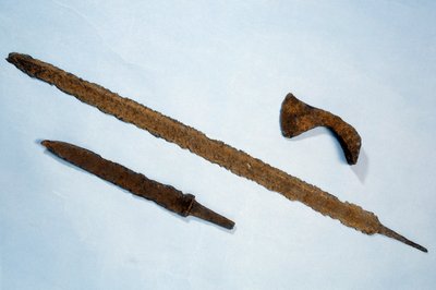 Merovingian 艺术：诺曼底铁的秋千和方济会（斧头）。 公元 475-525 年。 Saint Germain en Laye，国家考古博物馆 作者 Merovingian Merovingian