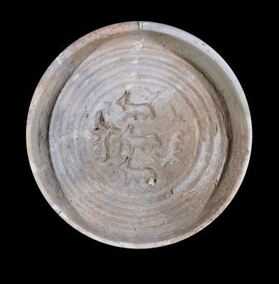 美索不达米亚：带有 ibex 的赤陶杯。 约公元前 1800 年。 来自 Mari 的 Zimri Lim 王宫的皇家菜肴。 巴黎，卢浮宫博物馆 作者 美索不达米亚