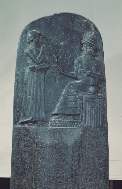 救赎太阳神Shamash的形象在他的着名法典，公元前1760年的旧巴比伦时期（汉玄武岩）向汉谟拉比国王指明他的法律 作者 美索不达米亚