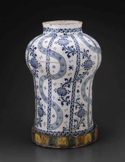 带有垂直流带的罐子和带有向日葵状花朵的藤蔓，1700-50 作者 墨西哥学校