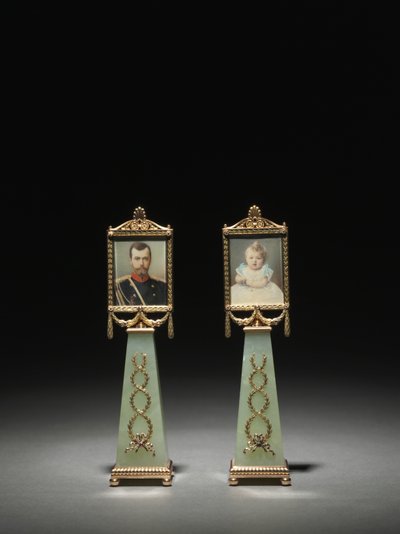 裱框模型：彼得·卡尔·法贝格（Peter CarlFabergé）事务所的沙皇尼古拉斯二世和奥尔加大公爵夫人的肖像 作者 Michael Evlampievich Perkhin