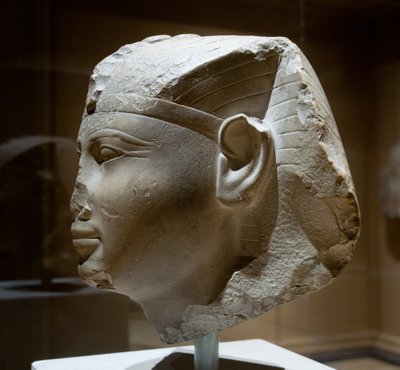 国王的头，可能是Seankhkare Mentuhotep III，c.2000-1988 BC（石灰石） 作者 埃及王国