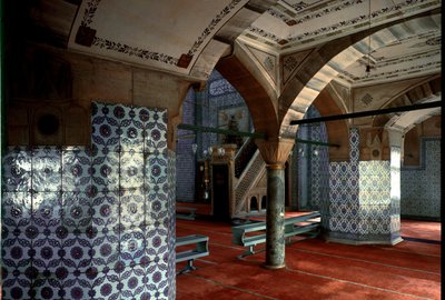 鲁斯坦帕夏清真寺（1560-1564）的内景 作者 米玛·思南（Mimar Sinan）