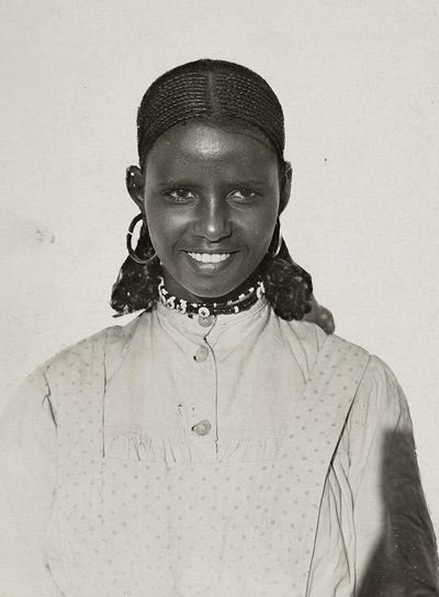 在法西斯主义时代建立一个帝国。阿比西尼亚女孩，1936年5月9日（黑白照片）。 作者 莫迪斯蒂诺·巴尔迪内蒂