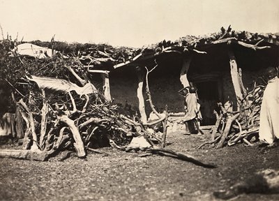 法西斯时代的“建立帝国”：阿比西尼亚小屋，1936 年 9 月 5 日（黑白照片） 作者 莫迪斯蒂诺·巴尔迪内蒂