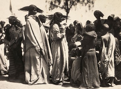 在法西斯时代建立一个帝国。穆斯林女孩，1936年5月9日（黑白照片）。 作者 莫迪斯蒂诺·巴尔迪内蒂