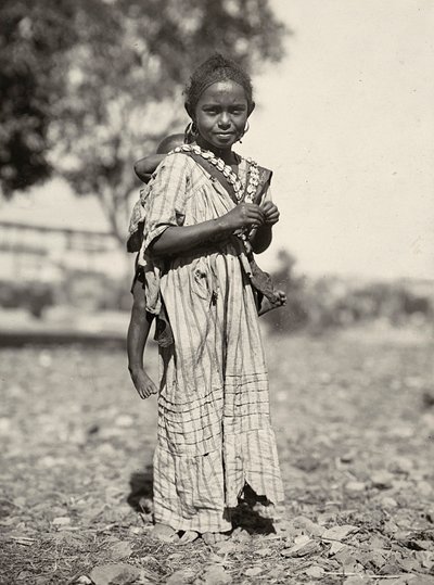 在法西斯时代建立一个帝国：一个阿比西尼亚女孩，1936年5月9日（黑白照片）。 作者 莫迪斯蒂诺·巴尔迪内蒂
