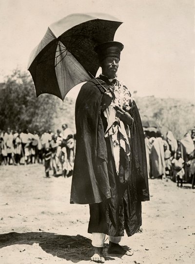 在法西斯时代建立一个帝国：一位阿比西尼亚牧师，1936年5月9日（黑白照片）。 作者 莫迪斯蒂诺·巴尔迪内蒂