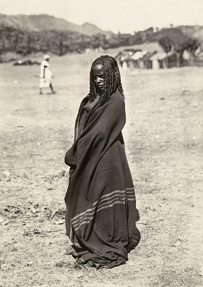 在法西斯时代建立一个帝国：一位哈巴卜妇女，1936年5月9日（黑白照片）。 作者 莫迪斯蒂诺·巴尔迪内蒂