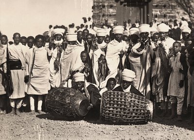 在法西斯时代建立一个帝国：马斯卡尔节，1936年5月9日（黑白照片）。 作者 莫迪斯蒂诺·巴尔迪内蒂