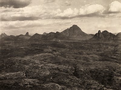 在法西斯时代建立一个帝国：埃塞俄比亚的阿杜阿山，1936年5月9日（黑白照片）。 作者 莫迪斯蒂诺·巴尔迪内蒂