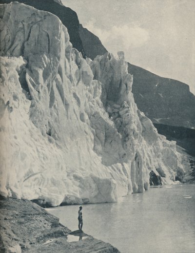 加拿大最高山峰上的翻滚的冰川和伯格湖》，约1935年 作者 蒙迪亚莱