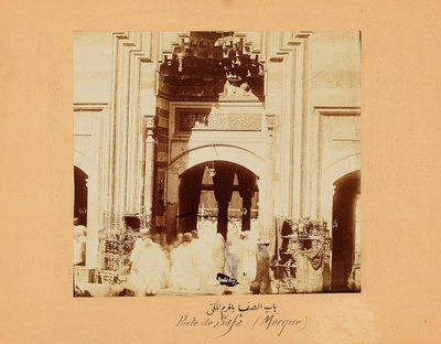 萨法门，一组麦加和伊斯兰教圣地照片之一，约 1879-80 年（蛋白相纸印刷品） 作者 Muhammad Sadiq Bey