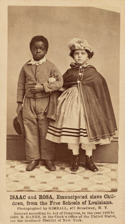 路易斯安那州自由学校的解放奴隶儿童艾萨克和罗莎（1863-1864 年）（照片 作者 迈伦·H·金博尔