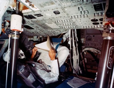 1970年代，NASA指挥舱内的宇航员。 作者 NASA图片