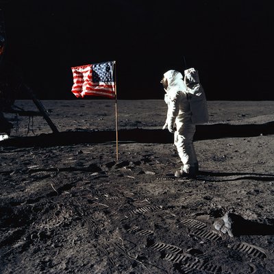 阿波罗11号--美国宇航局，1969年。 作者 NASA图片