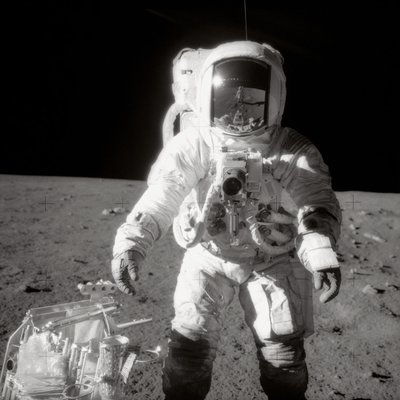 阿波罗12号--美国宇航局，1969年。 作者 NASA图片
