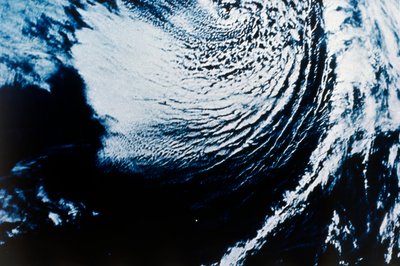 从太空看地球--旋风，约1980年代。 作者 NASA图片